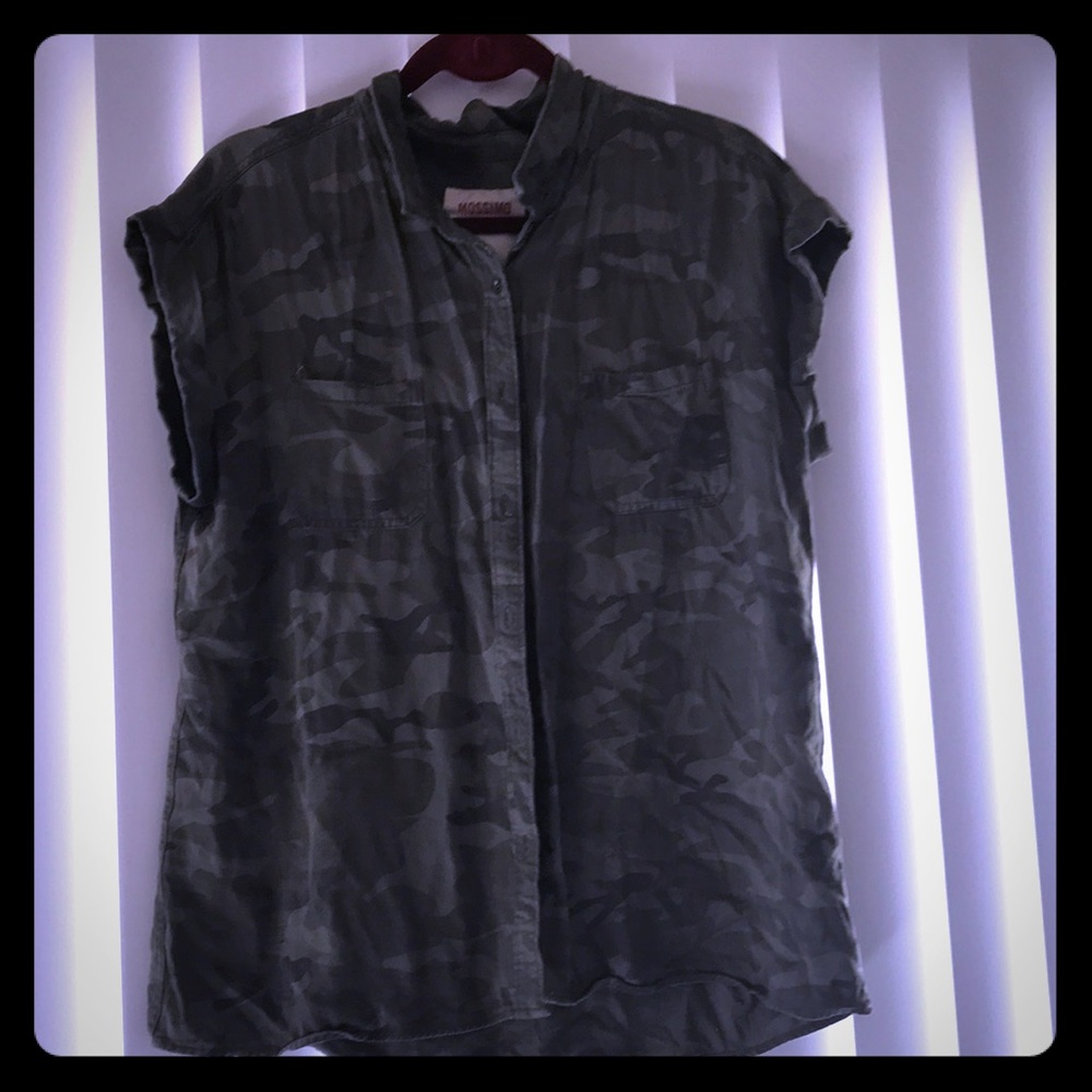 Button down - Picture 3 of 3